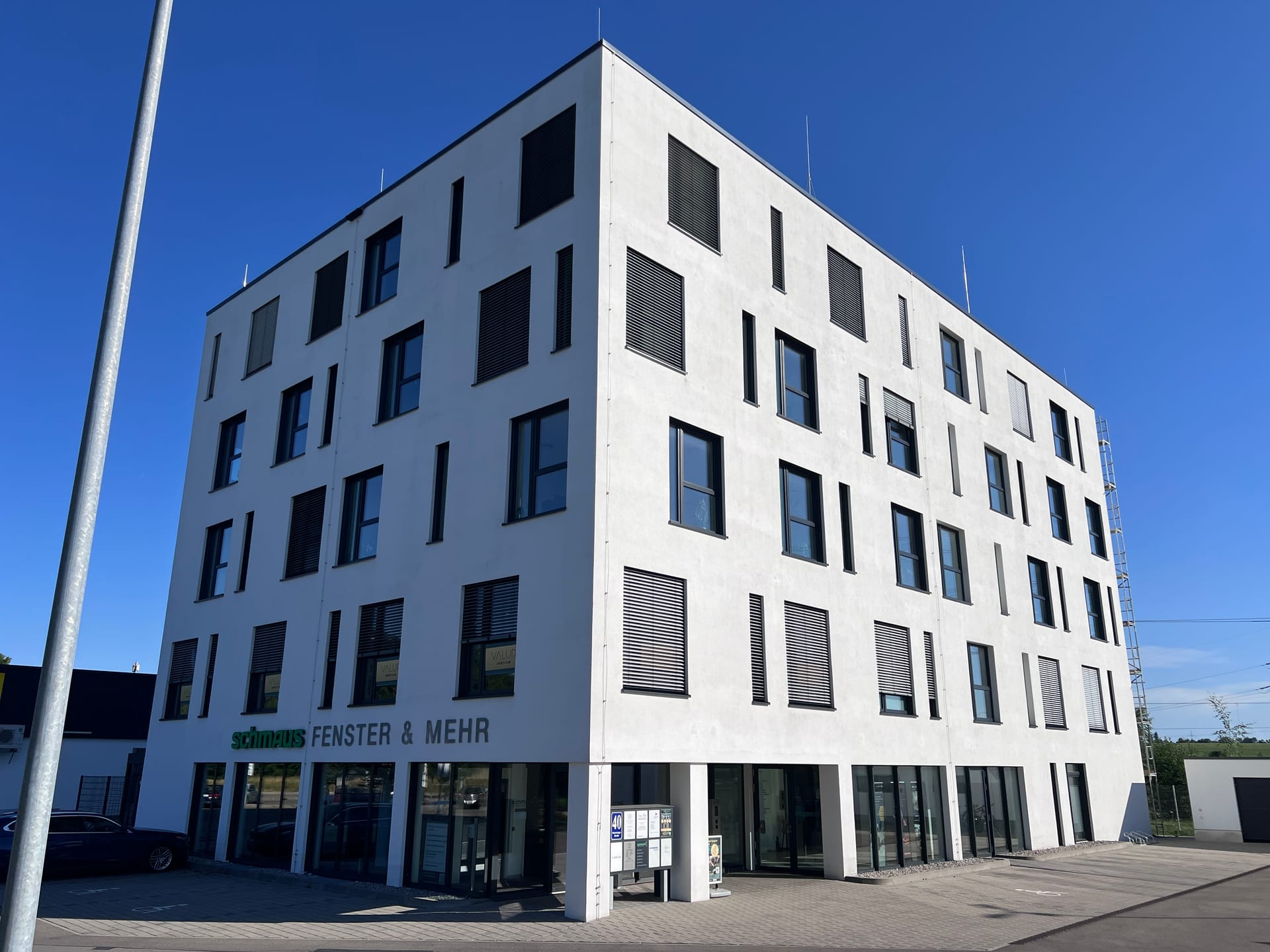 Geschäftshaus mit Tiefgarage Buxheim – Stahlbetonbau